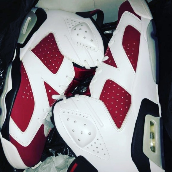 Athletic_Shoes